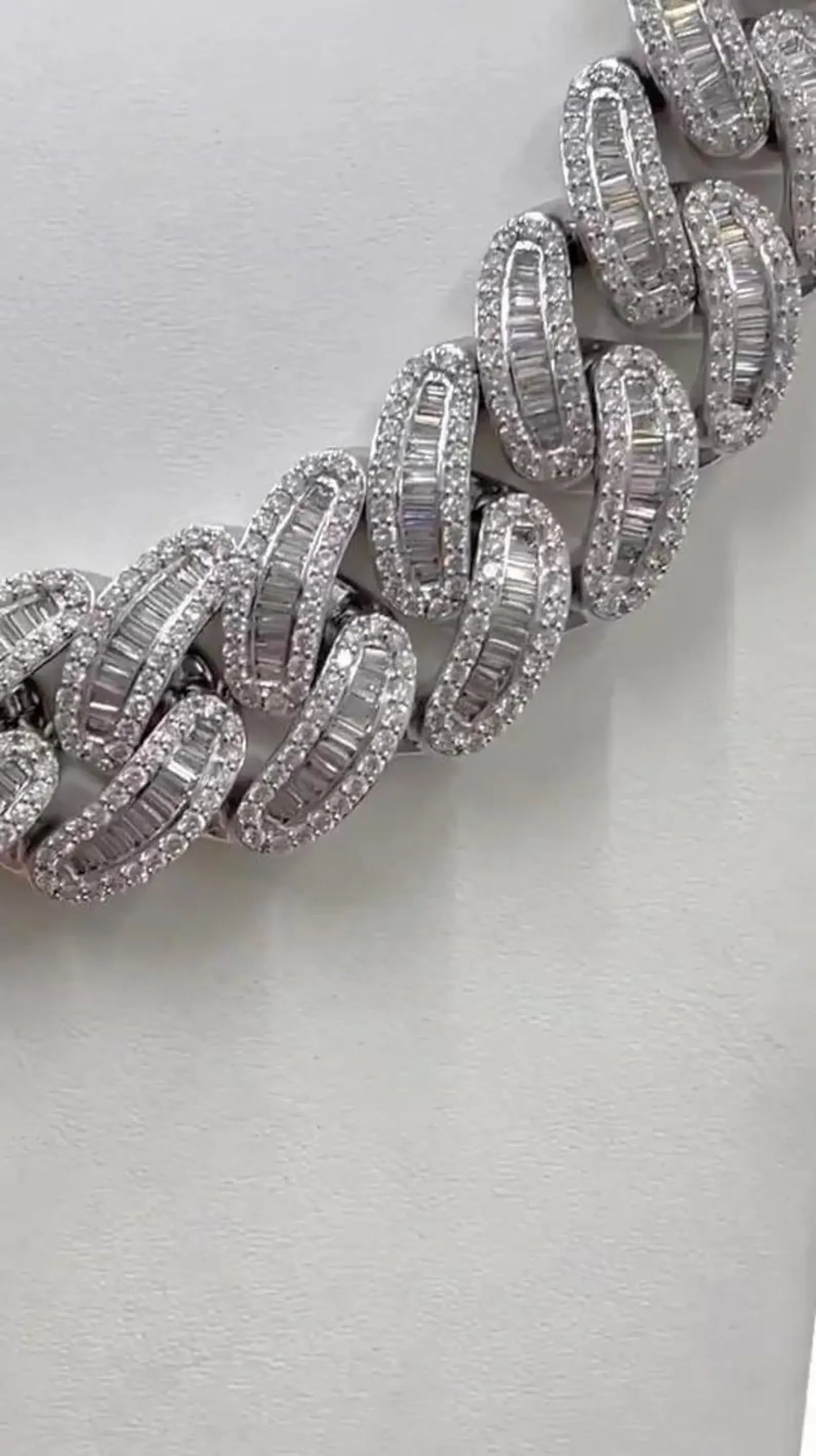 Round & Baguette Diamond Cuban Link Chain Iced Out Hip Hop Necklace for Men
