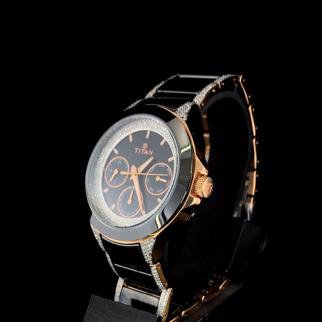 Titan Edge Blue Dial Luxury Watch with Round Lab-Grown Moissanite Diamond Bezel – Ultra-Slim Silver Timepiece for Men