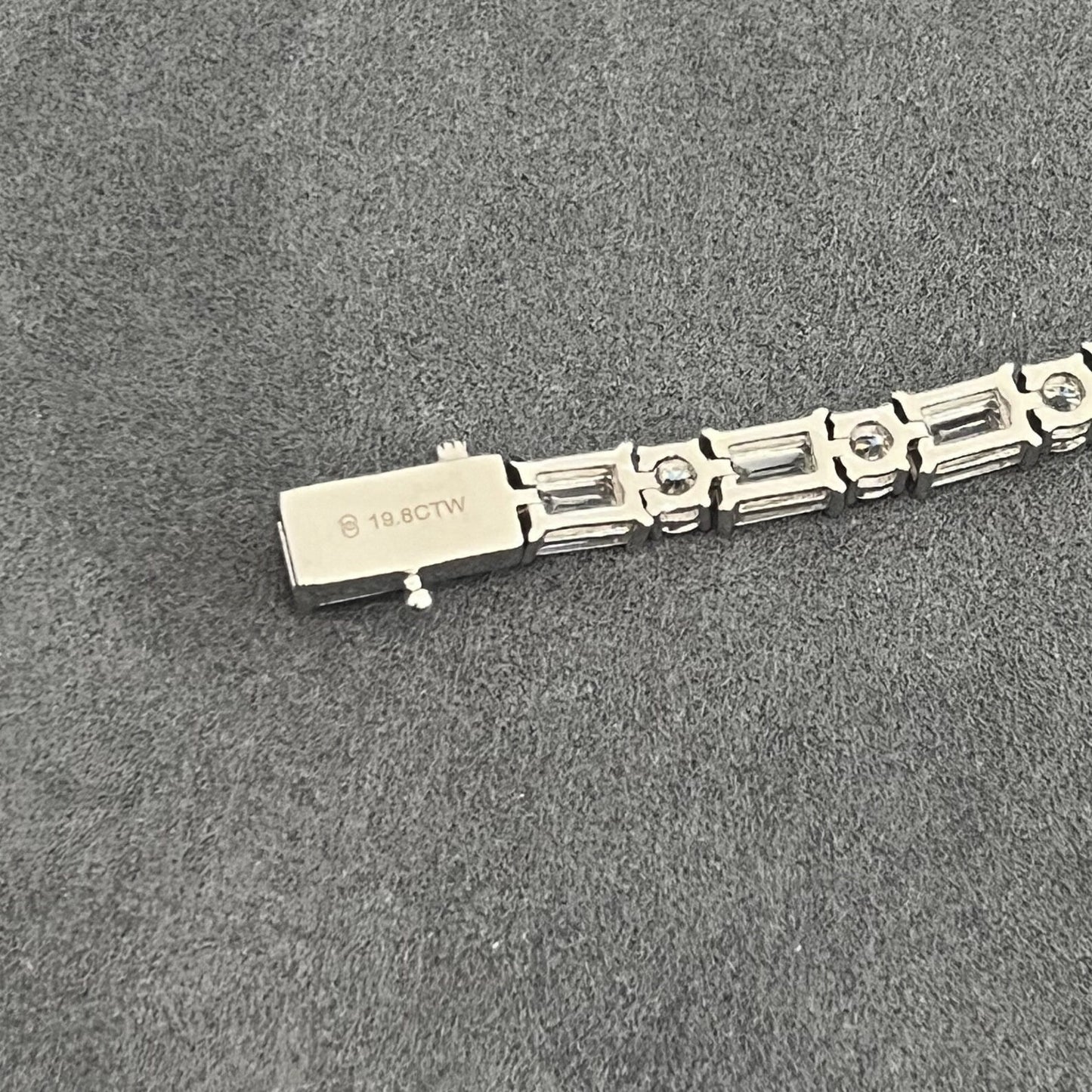 "Elegant Emerald & Round Moissanite Diamond Bracelet – Lab Grown Diamond Bracelet, 14K Solid Gold Jewelry, Timeless Luxury"