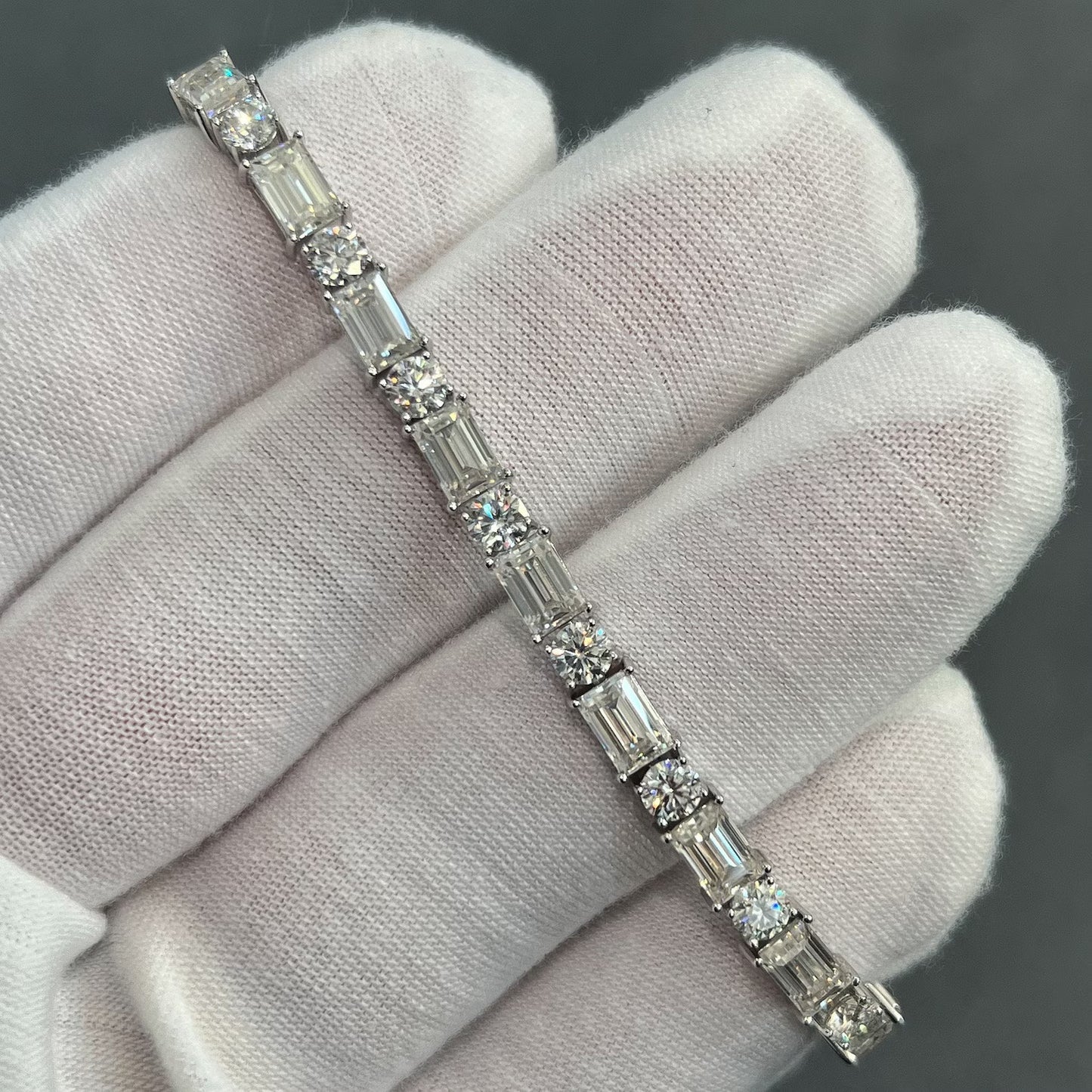 "Elegant Emerald & Round Moissanite Diamond Bracelet – Lab Grown Diamond Bracelet, 14K Solid Gold Jewelry, Timeless Luxury"