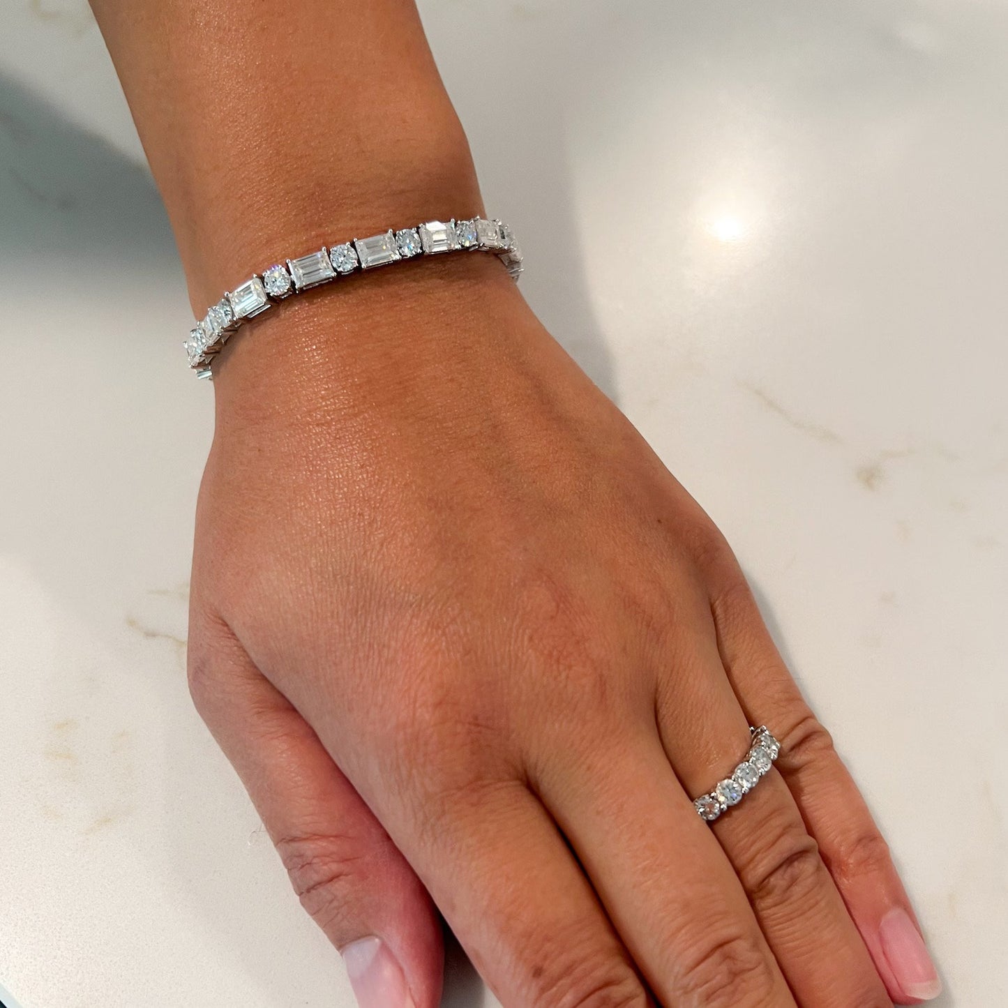 "Elegant Emerald & Round Moissanite Diamond Bracelet – Lab Grown Diamond Bracelet, 14K Solid Gold Jewelry, Timeless Luxury"