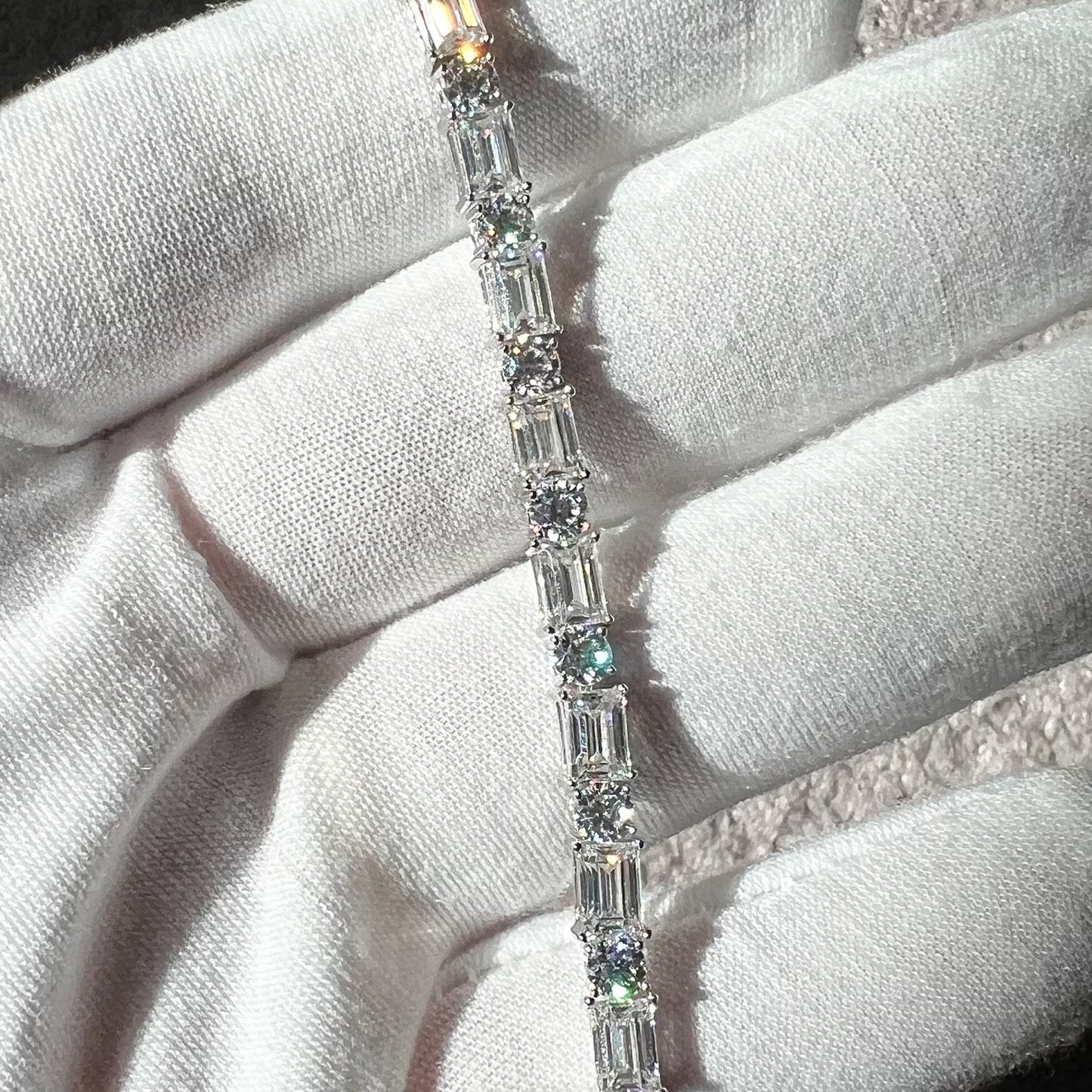 "Elegant Emerald & Round Moissanite Diamond Bracelet – Lab Grown Diamond Bracelet, 14K Solid Gold Jewelry, Timeless Luxury"