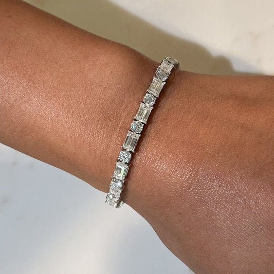 "Elegant Emerald & Round Moissanite Diamond Bracelet – Lab Grown Diamond Bracelet, 14K Solid Gold Jewelry, Timeless Luxury"