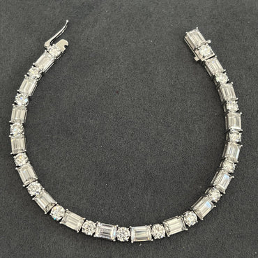 "Elegant Emerald & Round Moissanite Diamond Bracelet – Lab Grown Diamond Bracelet, 14K Solid Gold Jewelry, Timeless Luxury"
