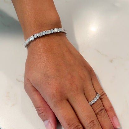"Elegant Emerald & Round Moissanite Diamond Bracelet – Lab Grown Diamond Bracelet, 14K Solid Gold Jewelry, Timeless Luxury"