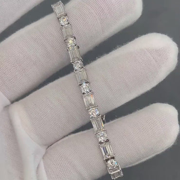 "Elegant Emerald & Round Moissanite Diamond Bracelet – Lab Grown Diamond Bracelet, 14K Solid Gold Jewelry, Timeless Luxury"